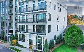 121 Hotel By Avantstay